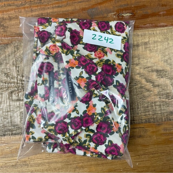 Lands’ End women’s size 8 Petite Floral supima cotton pink - Picture 10 of 10